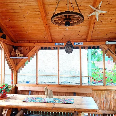 Domcek Pri Vodopade Lúčky