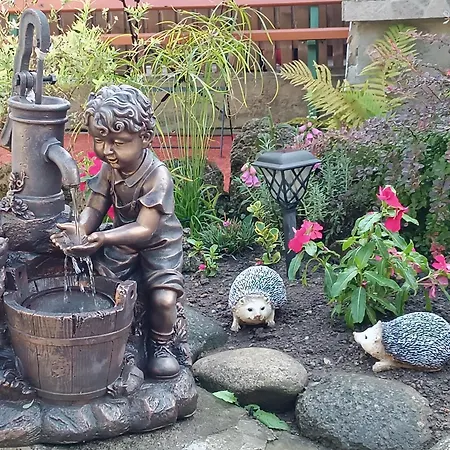 Domcek Pri Vodopade Nyaraló