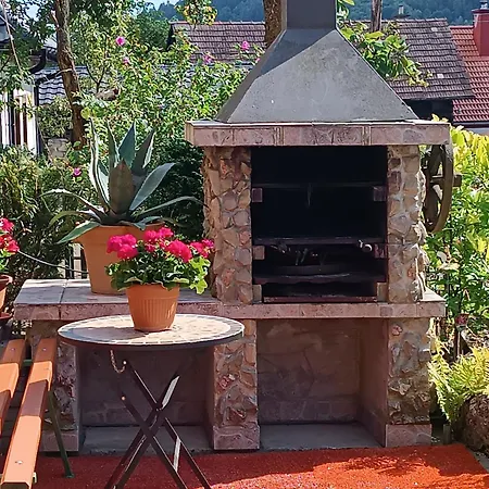 Domcek Pri Vodopade *