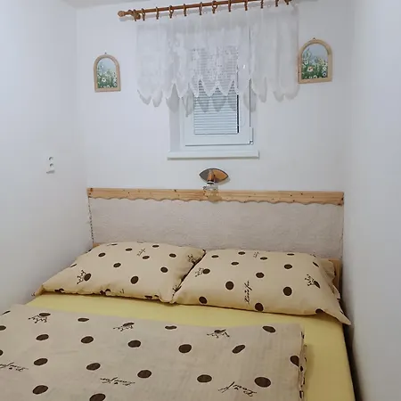 Domcek Pri Vodopade Nyaraló *