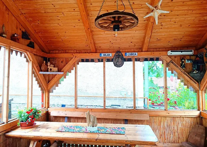 Domcek Pri Vodopade Lúčky