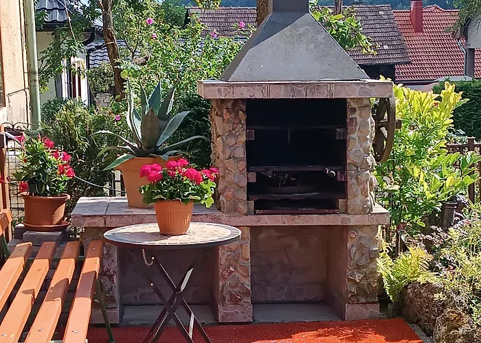 Domcek Pri Vodopade *