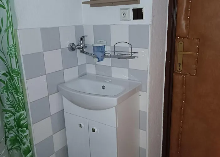 Domcek Pri Vodopade *